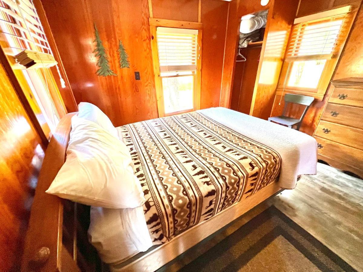 Adirondack Lake Cabins Hotel Indian Lake ภายนอก รูปภาพ