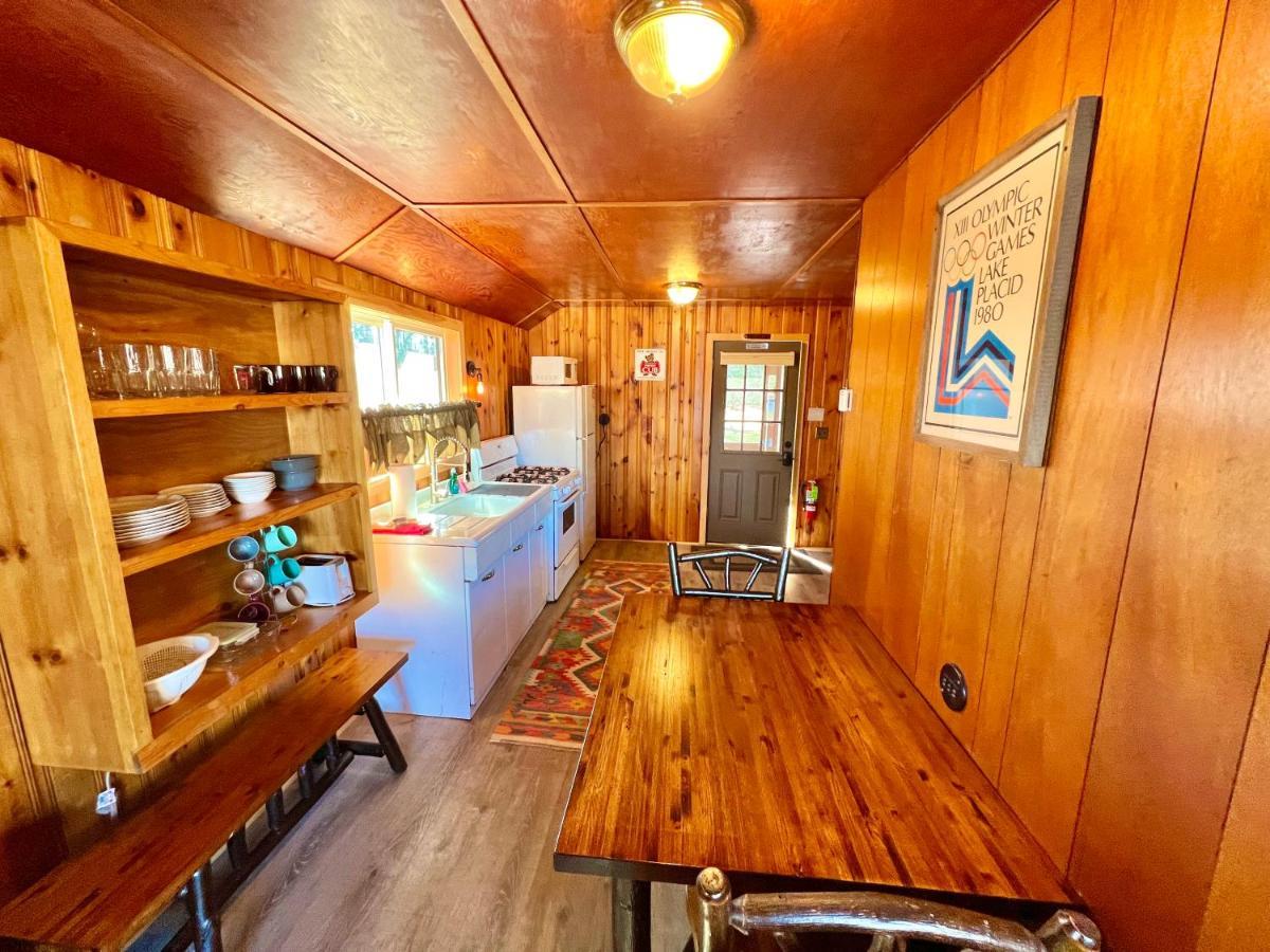 Adirondack Lake Cabins Hotel Indian Lake ภายนอก รูปภาพ