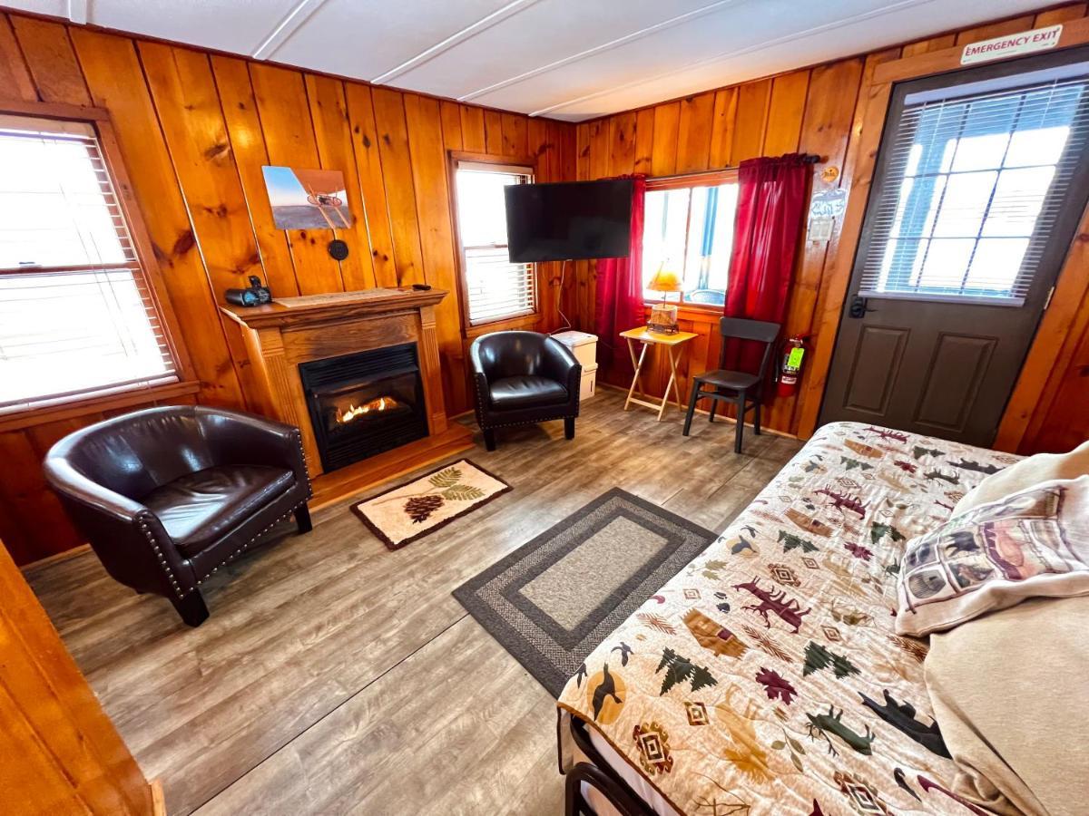 Adirondack Lake Cabins Hotel Indian Lake ภายนอก รูปภาพ